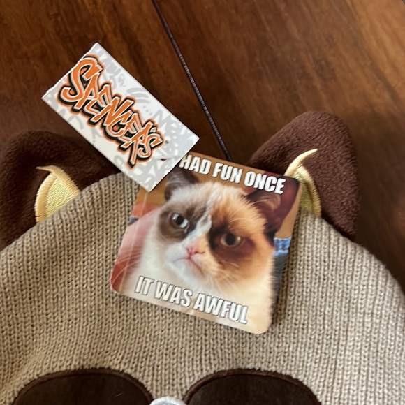 Grumpy Cat Beanie - Picture 2 of 3